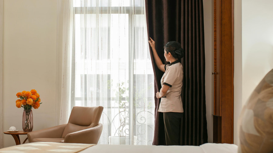How Do Smart Curtains Open and Close